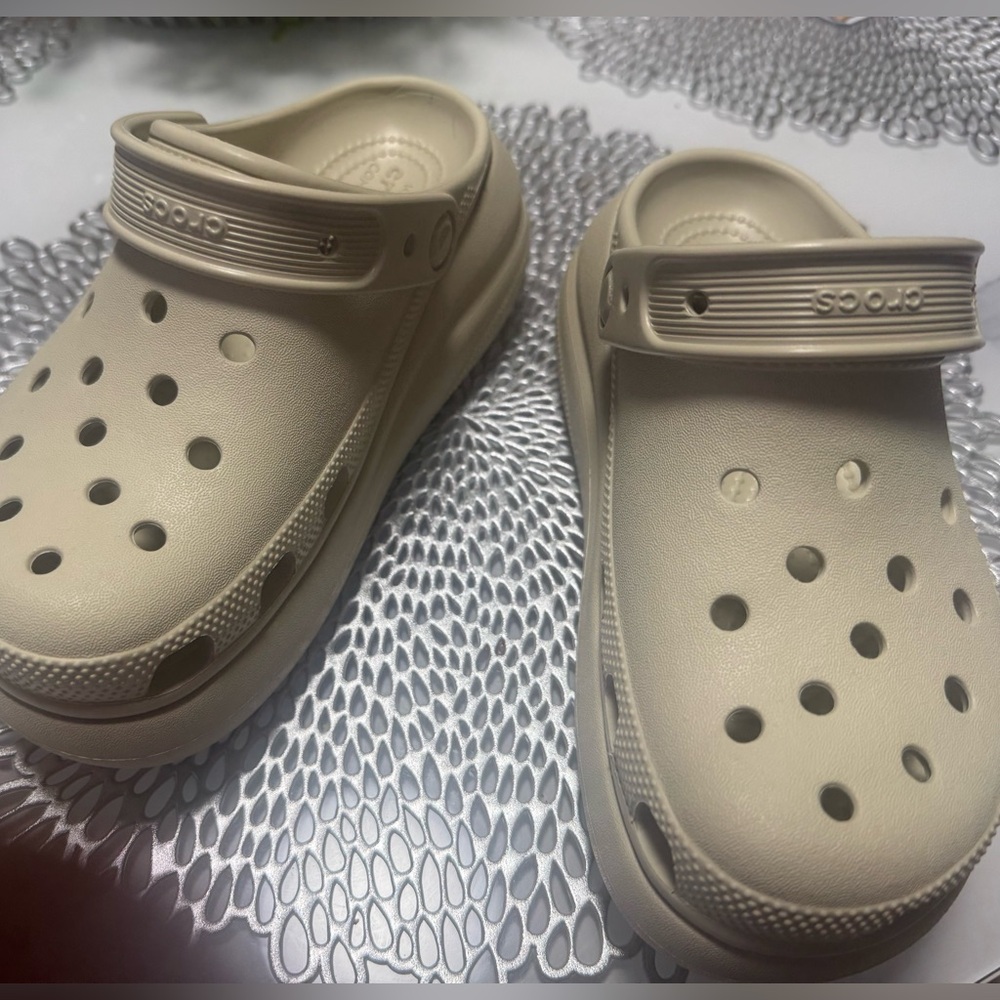 Women Beige Crocs Clogs